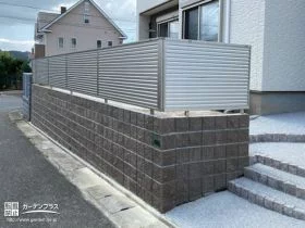 土をしっかり留める型枠ブロックの擁壁[施工後]