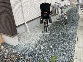 雑草対策して駐輪スペースもすっきり[施工後]