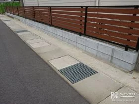 道路からの景観もよい木目調目隠しフェンス[施工後]