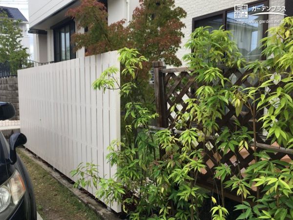 メンテナンスが不要な木目調目隠しフェンスの設置工事 No 目隠しフェンスの施工例 外構工事のガーデンプラス