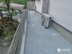 雑草対策を施した犬走り