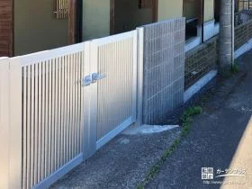 敷地内の安全を守る門扉と外周フェンス