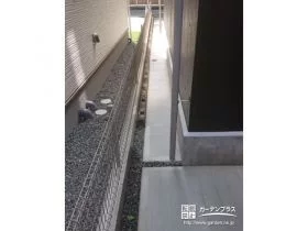 狭い犬走りまで舗装してメンテナンス要らずに[施工後]