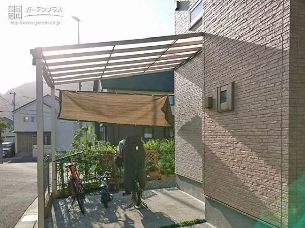 No.14298 広いスペースをカバーできるテラス屋根を代用したサイクルポート設置工事[施工後]