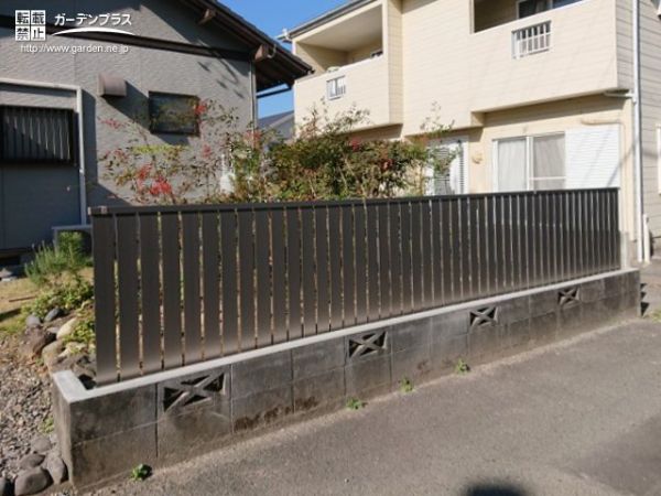 お庭をすっきり見せるブロック塀から目隠しフェンスへのリフォーム No 目隠しフェンスの施工例 外構工事のガーデンプラス