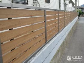 生垣の代わりに敷地を守る明るい木目調目隠しフェンス設置工事