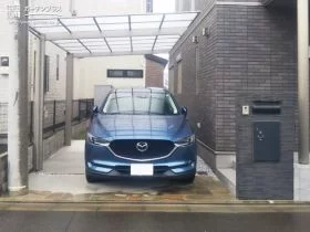 足元を彩るシックな乱形石[施工後]