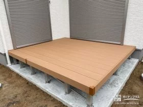 建物の入隅を活かしたウッドデッキ[施工後]