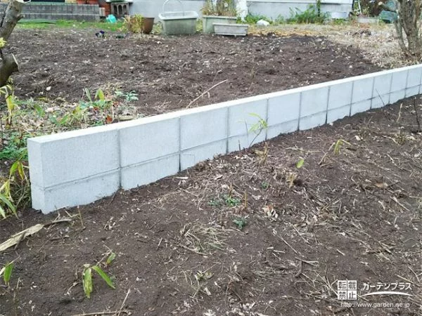 お庭の土の流出を防ぐ土留めブロック塀工事