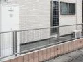 防犯面にも有効な足をかけにくい細やかな格子デザインを用いた境界フェンス設置工事