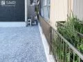 下地に防草シートを敷いた犬走り