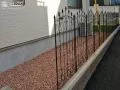 テラコッタカラーの犬走り