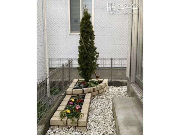 No.14999 季節ごとにお庭を彩るレンガ花壇の設置工事