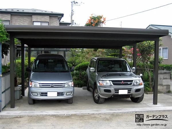 コンクリートへはクラック（ひび割れ）防止の伸縮目地を施した折板屋根カーポート