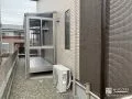 雨や花粉を気にせず洗濯物が干せるコンパクトなテラス囲い