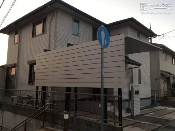 スタイリッシュですっきりとした駐車スペースリフォーム工事 (No