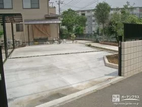 広い開口で仕上げたガレージの駐車スペース[施工後]