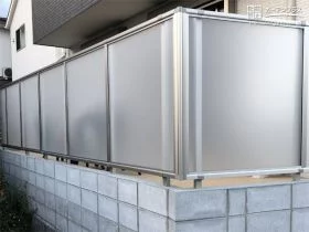光を取り込む目隠しパネル[施工後]