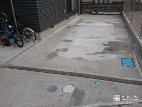 排水用スリットも設けた駐車スペース[施工後]