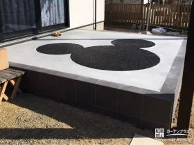 樹脂舗装でキャラクターをデザインしたタイルデッキ[施工後]