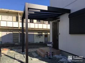 玄関まわりのスペースを活用できるポーチ屋根[施工後]