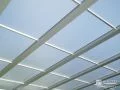 太陽光を優しく取り入れるカーポートの屋根パネル