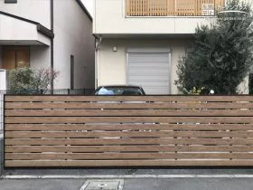 木目調フェンスのような美しいカーゲート[施工後]