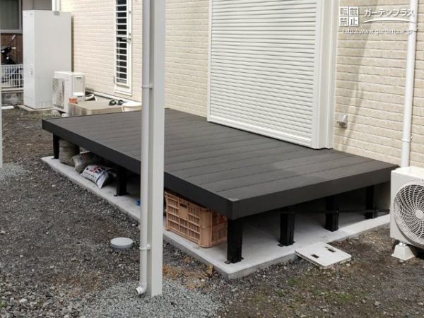 室内からすぐに洗濯物を干せるウッドデッキとテラス屋根工事 No ウッドデッキの施工例 外構工事のガーデンプラス