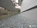 砂利で防犯性を高めた建物周囲