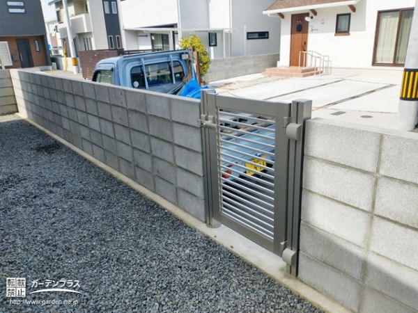 5段ブロック塀で高さのある目隠しをつくる外構リフォーム工事 No 目隠しフェンスの施工例 外構工事のガーデンプラス