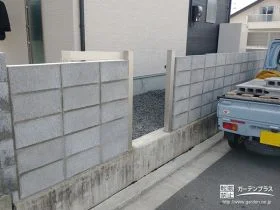 ブロック塀には門扉も設置し、敷地外への出入りもラクラク[施工後]
