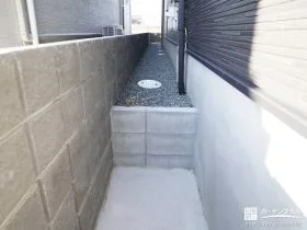 犬走の土留めブロック