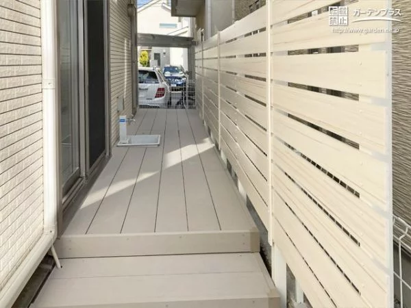 No.15782 お庭と行き来しやすい犬走りの全面ウッドデッキ工事[施工後]
