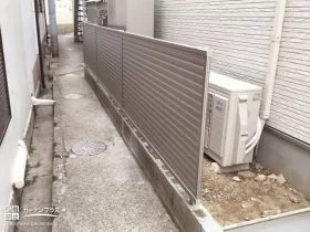 建物をぐるりと囲う犬走りへの目隠しフェンス設置工事[施工後]