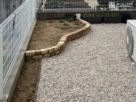 アンティーク加工されたレンガを使った花壇[施工後]