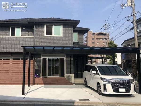 No.15983 お住まいの景観をモダンに演出する3台用カーポート設置工事[施工後]