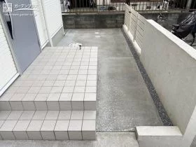 目の行きとどかない細部もメンテナンス不要になった玄関まわり[施工後]