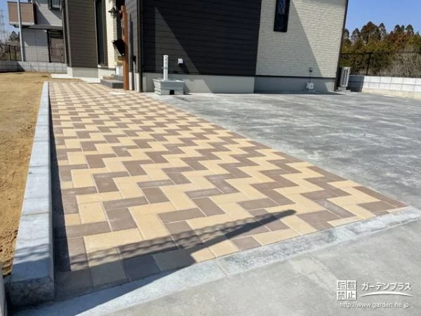 頑丈なRC擁壁を設けた新築外構工事 (No.16009) / 新築外構一式の