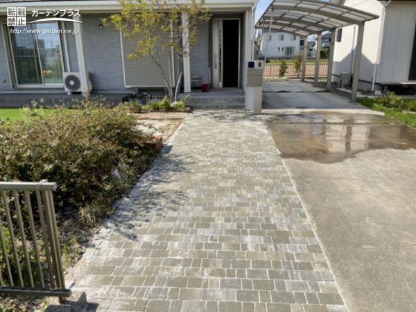 石畳風ブロックを使用したアプローチのインターロッキング舗装工事 No 玄関アプローチの施工例 外構工事のガーデンプラス
