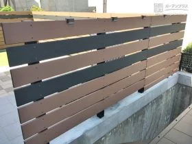 アクセントカラーを組み合わせられる樹脂製フェンス[施工後]