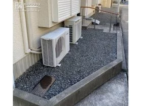 玄関まわりのお庭も雑草対策[施工後]
