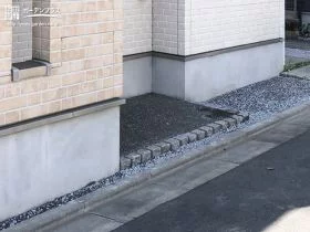 モルタル施工と砂利敷きを組み合わせた雑草対策[施工後]