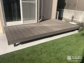 建物の形状に合わせたウッドデッキ[施工後]