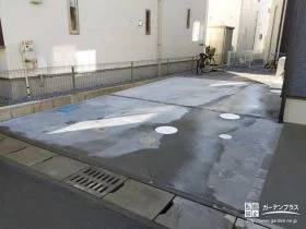 目地からも雨水を吸収する駐車スペース[施工後]