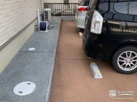 駐車スペース後方は通行しやすい犬走りに[施工後]