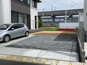 予備駐車スペースも舗装して使いやすく[施工後]