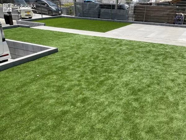 No.16440 緑の絨毯が年中楽しめる人工芝をお庭に敷設した新築外構工事[施工後]