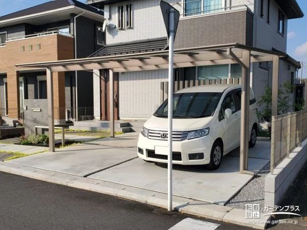 動線にも配慮した駐車スペース