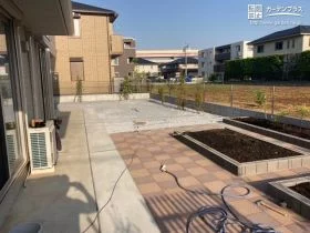 目隠し効果の高い常緑の庭木を植栽[施工後]