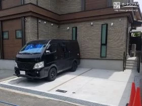 勝手口とも行き来しやすい駐車スペース[施工後]